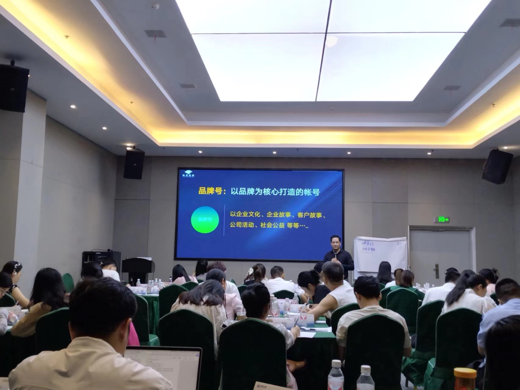 哈哈.jpg 哈哈.jpg